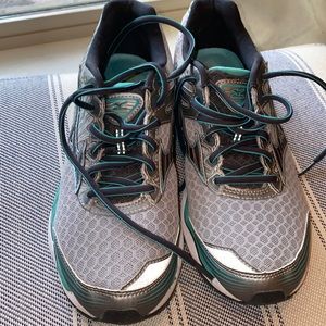 Mizuno Wave Paradox 2 ; size womens 9